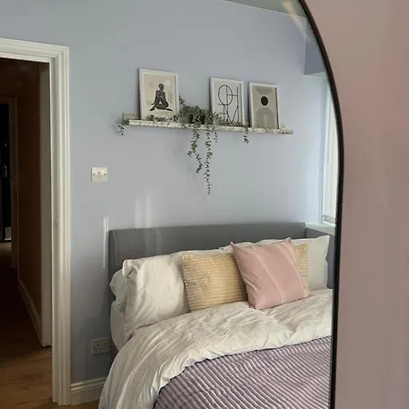 Апартаменти Spacious Quirky In With Free Wi-fi, Parking Бірмінгем
