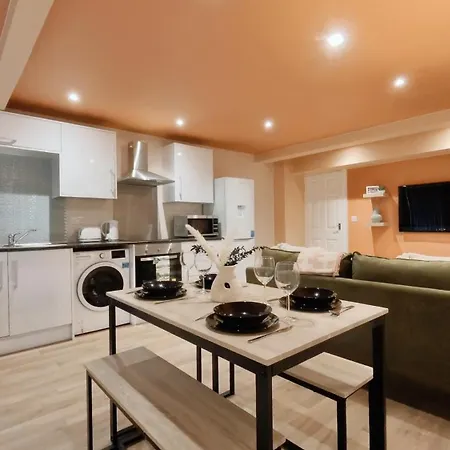 Апартаменти Spacious Quirky In With Free Wi-fi, Parking *