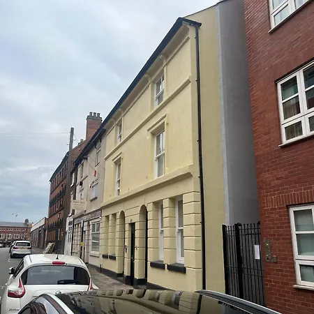 Spacious Quirky In With Free Wi-fi, Parking
