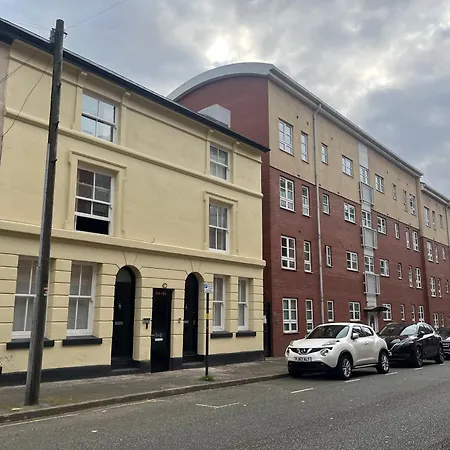 Spacious Quirky In With Free Wi-fi, Parking *